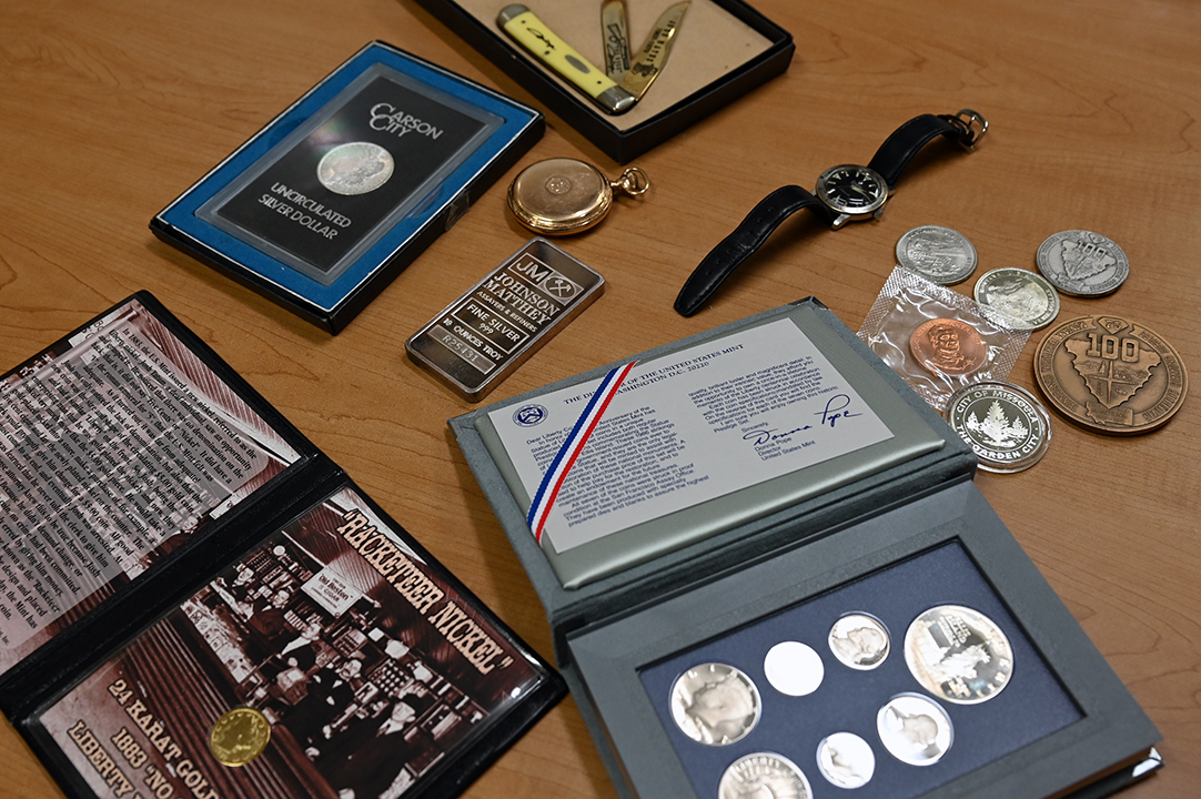 Contents of Unclaimed Safe Deposit Boxes Up For Auction